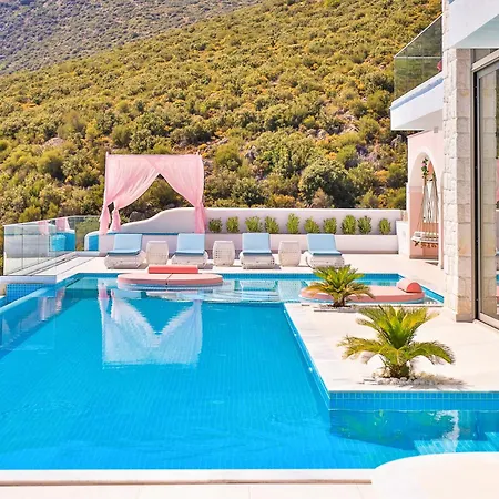 Rosy Dreamy Ultra Luxury Kas