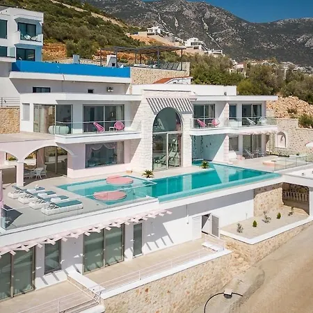 Rosy Dreamy Ultra Luxury *