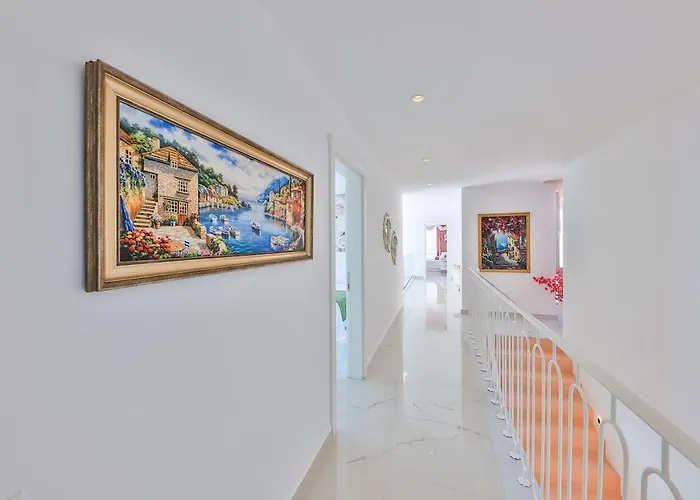 Rosy Dreamy Ultra Luxury